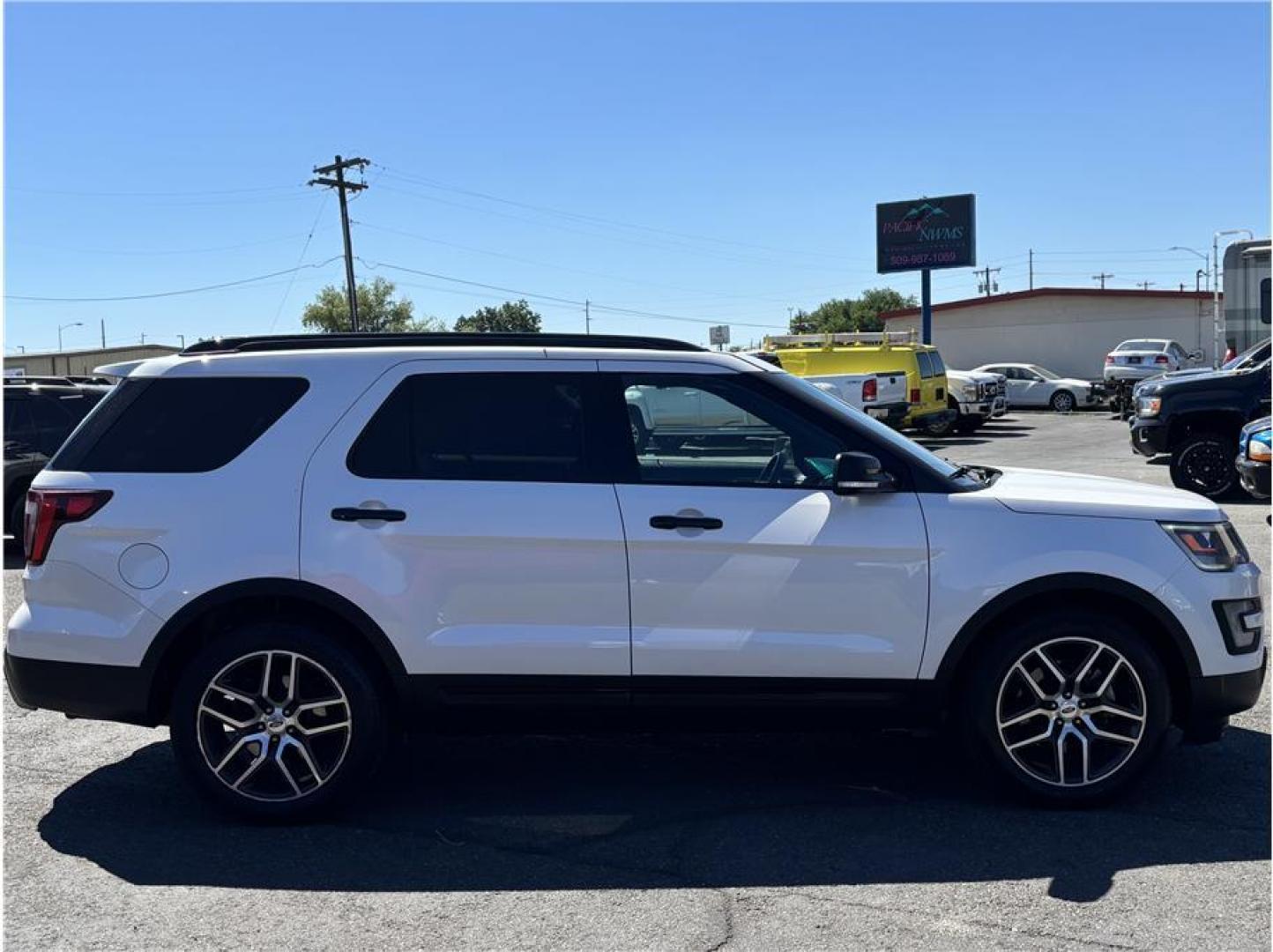 2016 White /No Color Ford Explorer (1FM5K8GT3GG) with an V6, EcoBoost, TT, 3.5L engine, Auto, 6-Spd SelectShift transmission, located at 607 W Columbia Drive, Kennewick, WA, 99336, (509) 987-1069, 46.216743, -119.126404- Photo#3