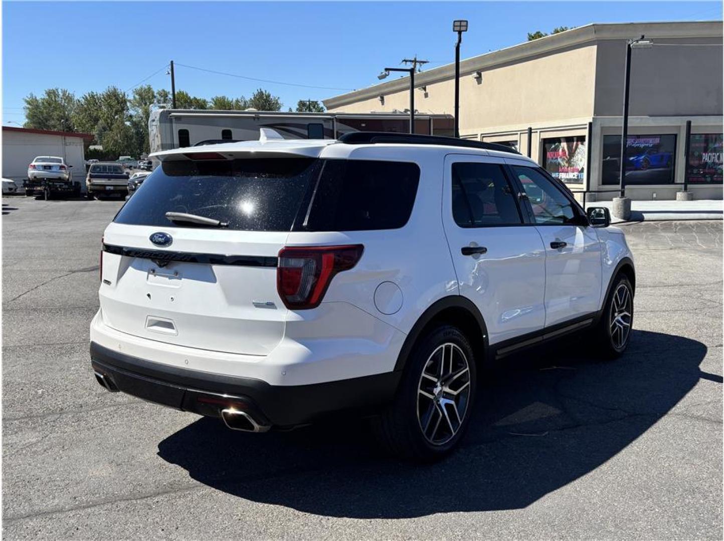 2016 White /No Color Ford Explorer (1FM5K8GT3GG) with an V6, EcoBoost, TT, 3.5L engine, Auto, 6-Spd SelectShift transmission, located at 607 W Columbia Drive, Kennewick, WA, 99336, (509) 987-1069, 46.216743, -119.126404- Photo#4