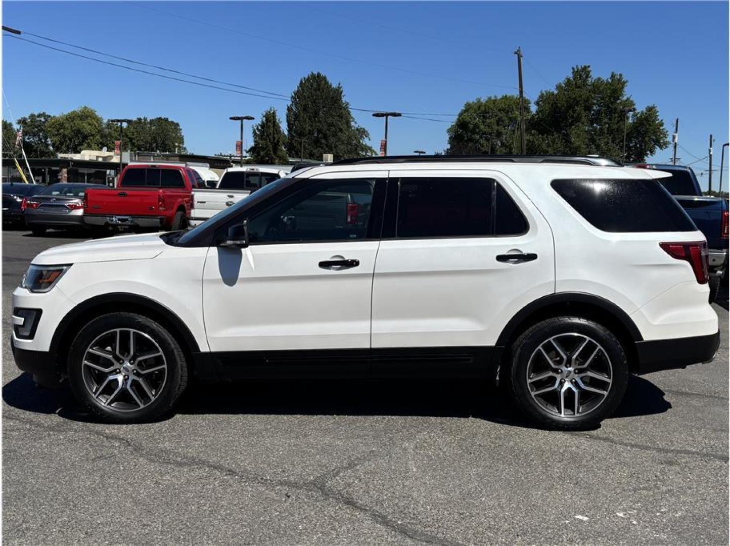 2016 White /No Color Ford Explorer (1FM5K8GT3GG) with an V6, EcoBoost, TT, 3.5L engine, Auto, 6-Spd SelectShift transmission, located at 607 W Columbia Drive, Kennewick, WA, 99336, (509) 987-1069, 46.216743, -119.126404- Photo#9