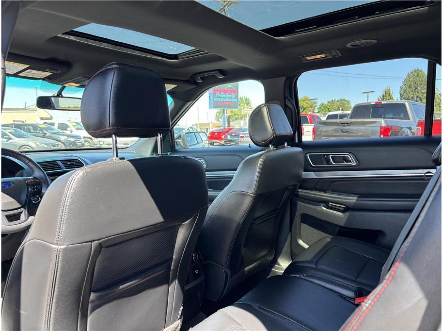 2016 White /No Color Ford Explorer (1FM5K8GT3GG) with an V6, EcoBoost, TT, 3.5L engine, Auto, 6-Spd SelectShift transmission, located at 607 W Columbia Drive, Kennewick, WA, 99336, (509) 987-1069, 46.216743, -119.126404- Photo#16