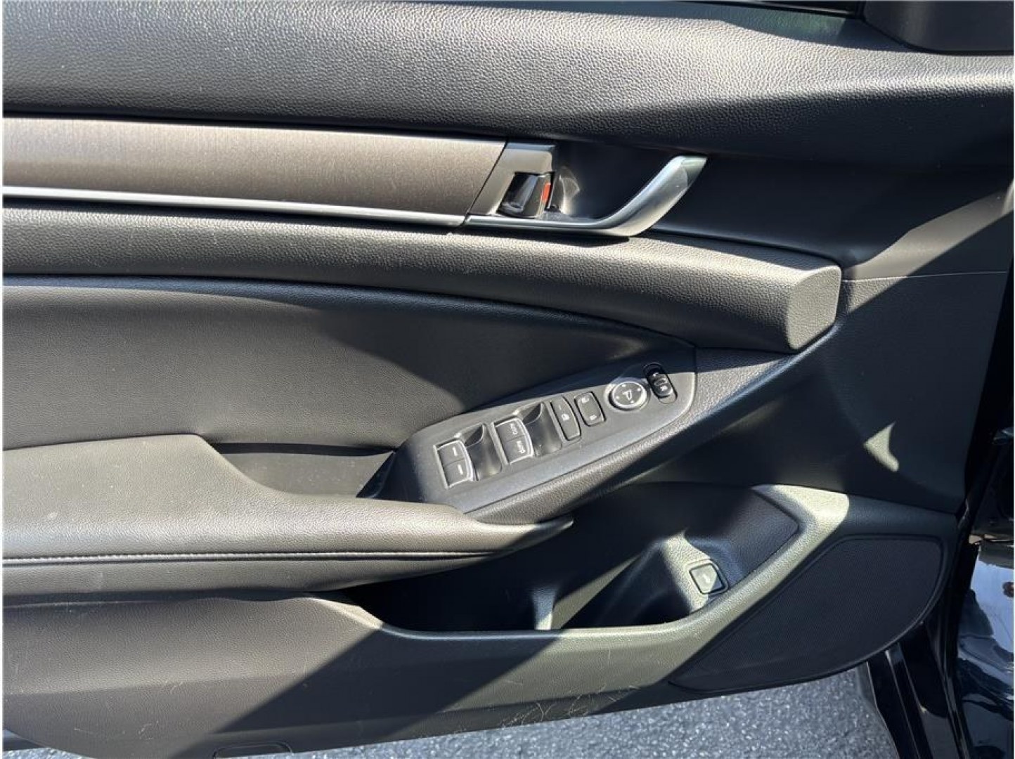 2020 Black /No Color Honda Accord (1HGCV1F1XLA) with an 4-Cyl, i-VTEC, Turbo, 1.5 Liter engine, Automatic, CVT w/Sport Mode transmission, located at 607 W Columbia Drive, Kennewick, WA, 99336, (509) 987-1069, 46.216743, -119.126404- Photo#8