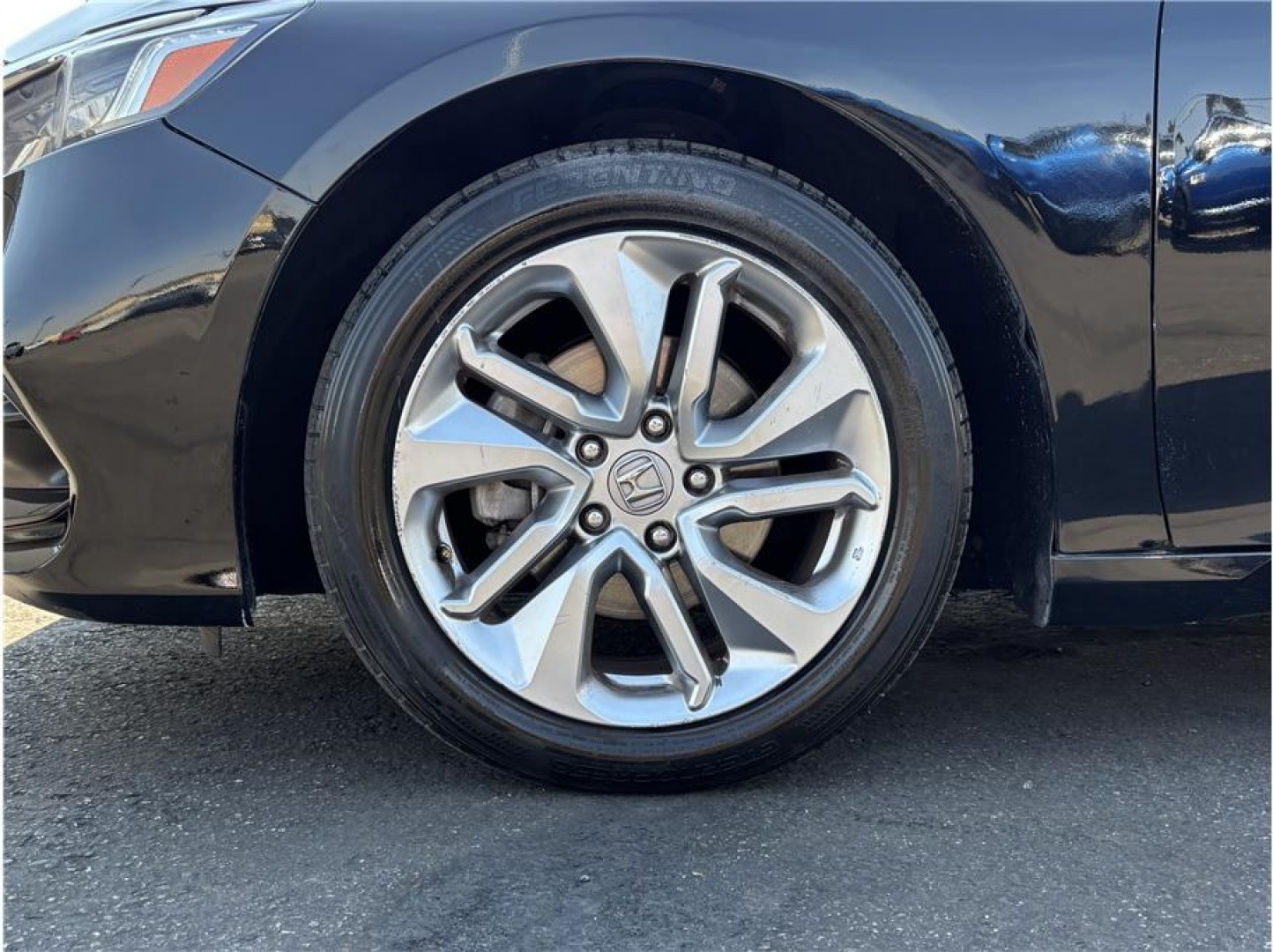 2020 Black /No Color Honda Accord (1HGCV1F1XLA) with an 4-Cyl, i-VTEC, Turbo, 1.5 Liter engine, Automatic, CVT w/Sport Mode transmission, located at 607 W Columbia Drive, Kennewick, WA, 99336, (509) 987-1069, 46.216743, -119.126404- Photo#15