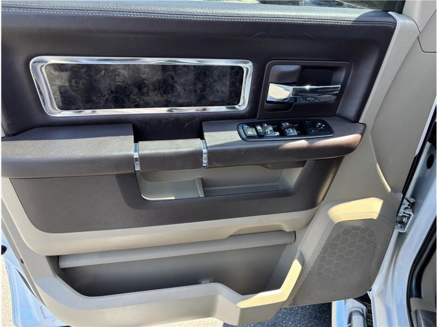 2012 White /No Color Ram 1500 Crew Cab (1C6RD7PT3CS) with an V8, HEMI, 5.7 Liter engine, Automatic, 6-Spd transmission, located at 607 W Columbia Drive, Kennewick, WA, 99336, (509) 987-1069, 46.216743, -119.126404- Photo#10