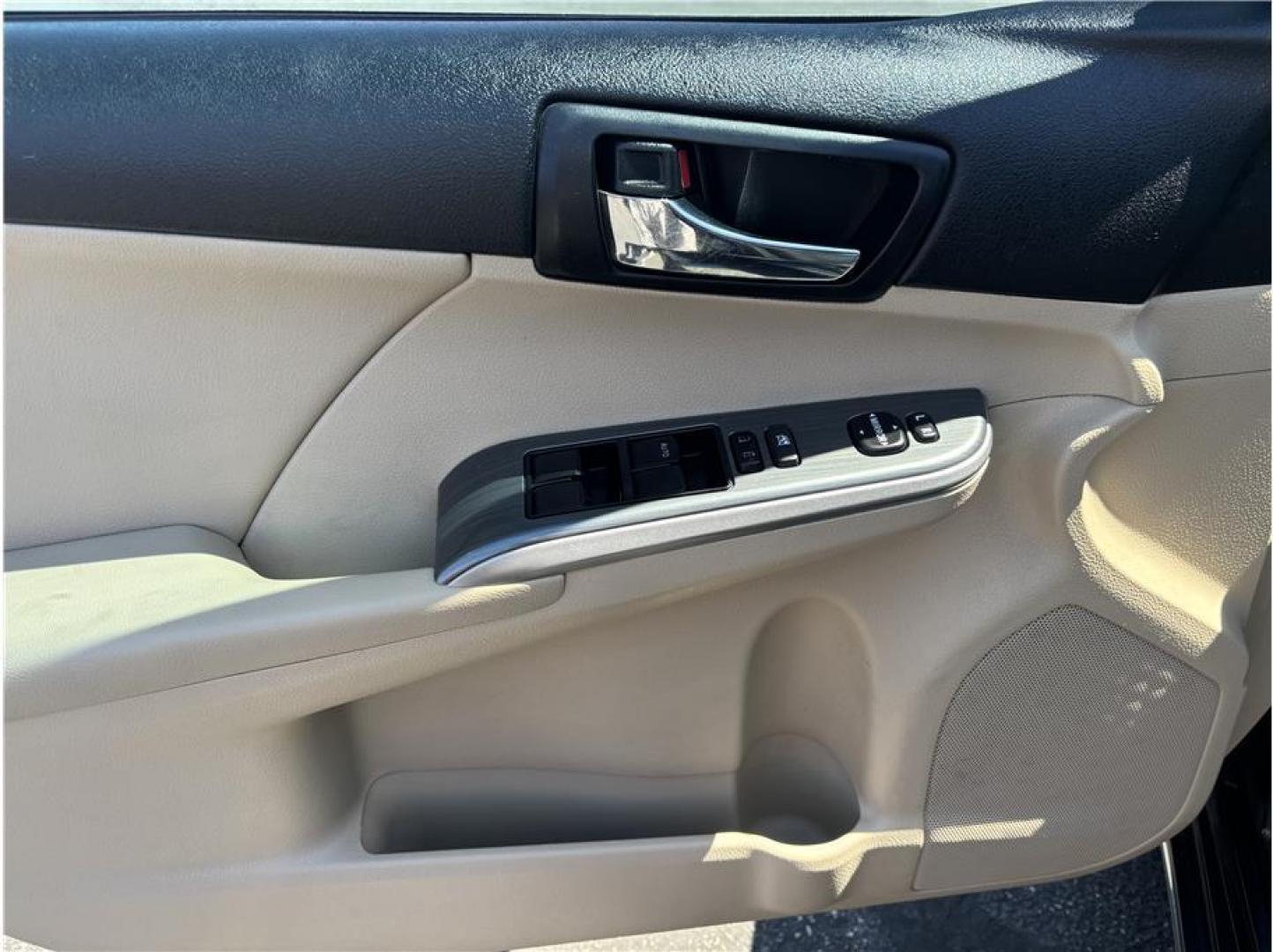 2012 Gray /No Color Toyota Camry (4T1BD1FK4CU) with an 4-Cyl, Hybrid, 2.5 Liter engine, Automatic, CVT transmission, located at 607 W Columbia Drive, Kennewick, WA, 99336, (509) 987-1069, 46.216743, -119.126404- Photo#8