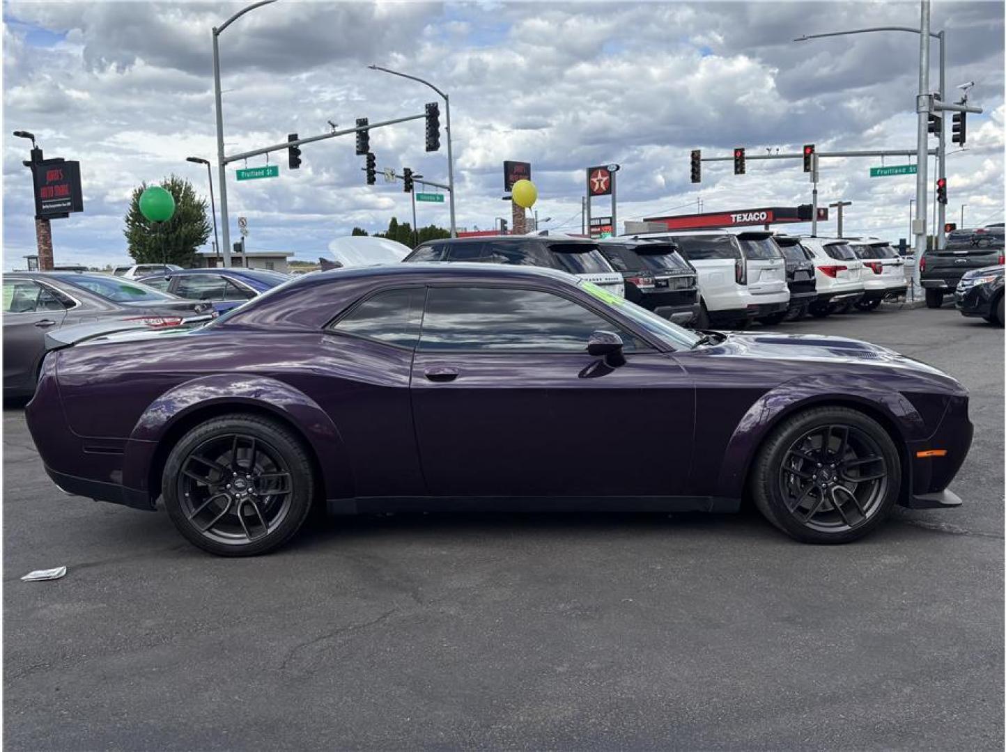 2022 Purple /No Color Dodge Challenger (2C3CDZFJ6NH) with an V8, HEMI, MDS, 6.4 Liter engine, Automatic, 8-Spd transmission, located at 607 W Columbia Drive, Kennewick, WA, 99336, (509) 987-1069, 46.216743, -119.126404- Photo#3