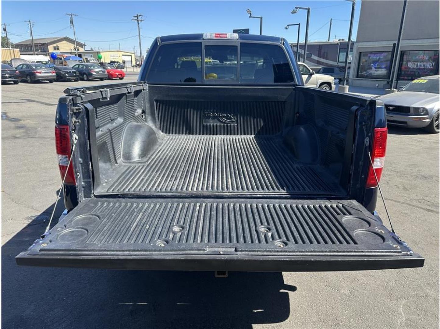2005 No Color /No Color Ford F150 SuperCrew Cab (1FTPW14565F) with an V8, 5.4 Liter engine, Automatic transmission, located at 607 W Columbia Drive, Kennewick, WA, 99336, (509) 987-1069, 46.216743, -119.126404- Photo#6