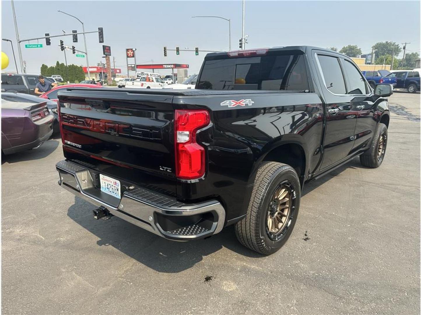 2024 Black /No Color Chevrolet Silverado 1500 Crew Cab (2GCUDGED9R1) with an V8, EcoTec3, DFM, 5.3 Liter engine, Automatic, 10-Spd w/Overdrive transmission, located at 607 W Columbia Drive, Kennewick, WA, 99336, (509) 987-1069, 46.216743, -119.126404- Photo#4