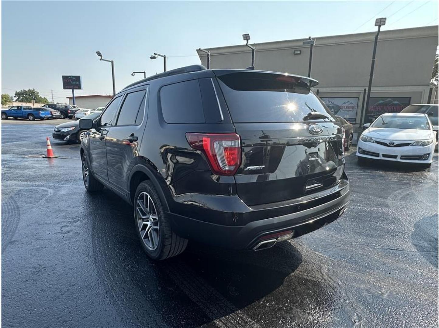 2016 Black /No Color Ford Explorer (1FM5K8GT4GG) with an V6, EcoBoost, TT, 3.5L engine, Auto, 6-Spd SelectShift transmission, located at 607 W Columbia Drive, Kennewick, WA, 99336, (509) 987-1069, 46.216743, -119.126404- Photo#2