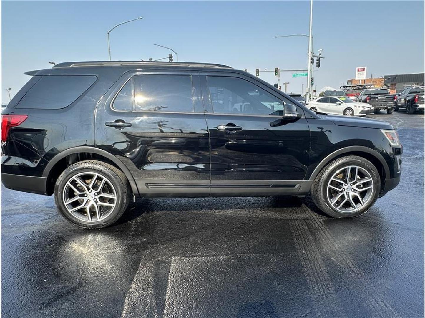 2016 Black /No Color Ford Explorer (1FM5K8GT4GG) with an V6, EcoBoost, TT, 3.5L engine, Auto, 6-Spd SelectShift transmission, located at 607 W Columbia Drive, Kennewick, WA, 99336, (509) 987-1069, 46.216743, -119.126404- Photo#5