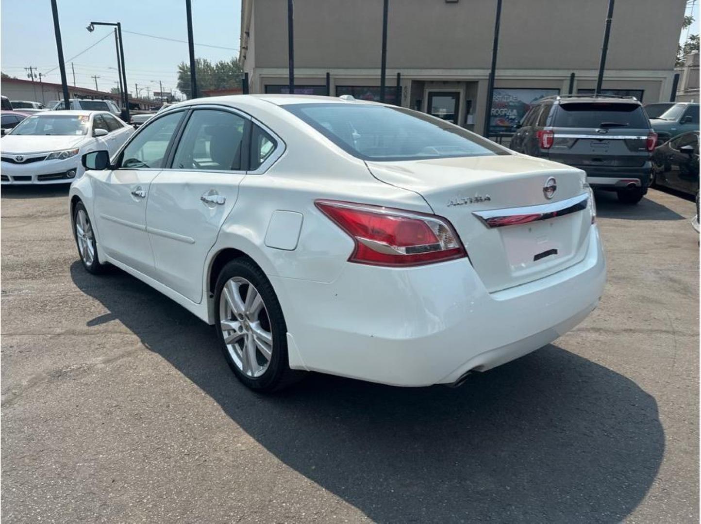 2013 White /No Color Nissan Altima (1N4BL3AP3DN) with an V6, 3.5 Liter engine, Automatic, Xtronic CVT transmission, located at 607 W Columbia Drive, Kennewick, WA, 99336, (509) 987-1069, 46.216743, -119.126404- Photo#2