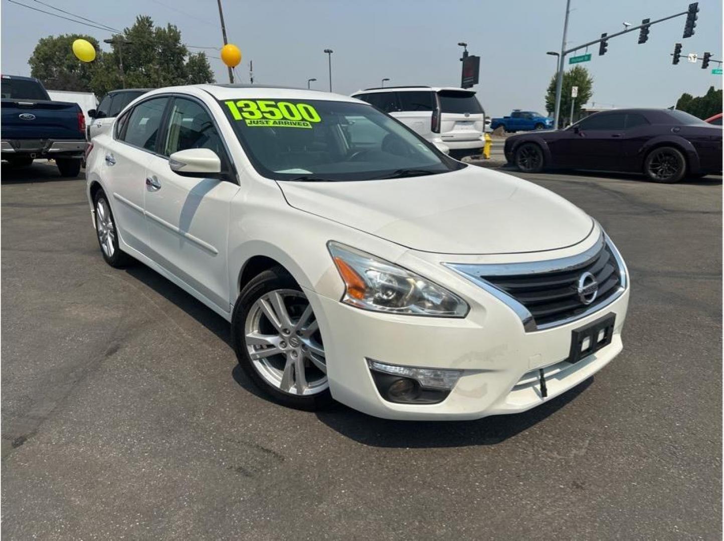 2013 White /No Color Nissan Altima (1N4BL3AP3DN) with an V6, 3.5 Liter engine, Automatic, Xtronic CVT transmission, located at 607 W Columbia Drive, Kennewick, WA, 99336, (509) 987-1069, 46.216743, -119.126404- Photo#6