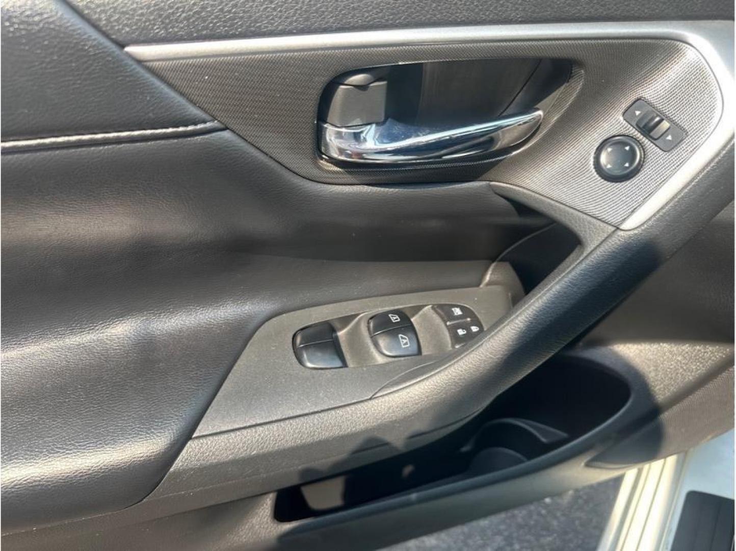 2013 White /No Color Nissan Altima (1N4BL3AP3DN) with an V6, 3.5 Liter engine, Automatic, Xtronic CVT transmission, located at 607 W Columbia Drive, Kennewick, WA, 99336, (509) 987-1069, 46.216743, -119.126404- Photo#7