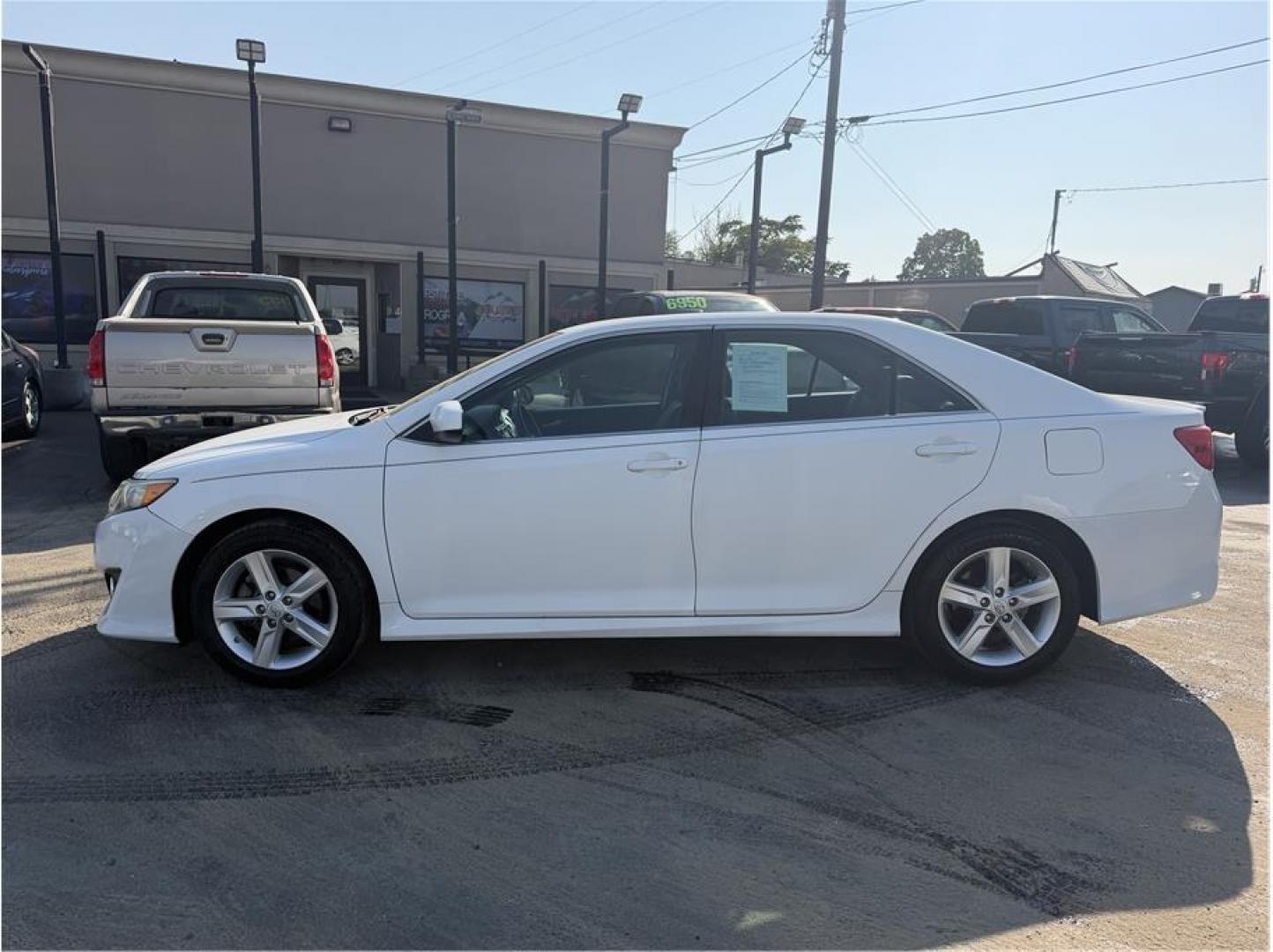 2014 White /No Color Toyota Camry (4T1BF1FK4EU) with an 4-Cyl, 2.5 Liter engine, Automatic, 6-Spd transmission, located at 607 W Columbia Drive, Kennewick, WA, 99336, (509) 987-1069, 46.216743, -119.126404- Photo#1