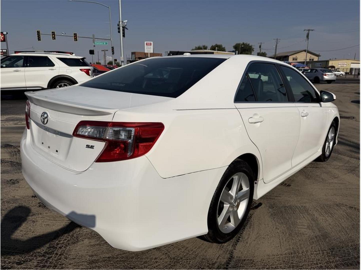 2014 White /No Color Toyota Camry (4T1BF1FK4EU) with an 4-Cyl, 2.5 Liter engine, Automatic, 6-Spd transmission, located at 607 W Columbia Drive, Kennewick, WA, 99336, (509) 987-1069, 46.216743, -119.126404- Photo#4