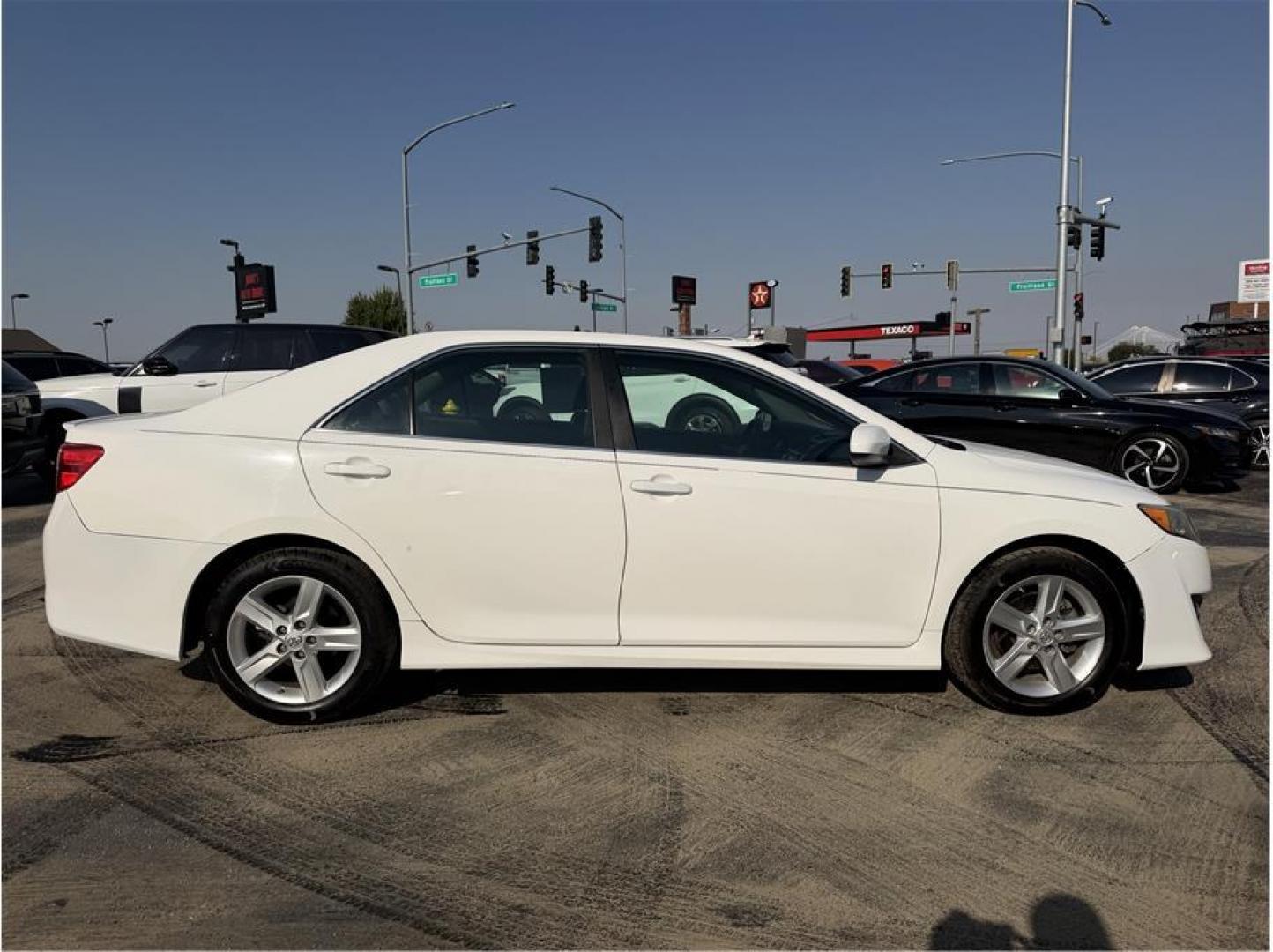 2014 White /No Color Toyota Camry (4T1BF1FK4EU) with an 4-Cyl, 2.5 Liter engine, Automatic, 6-Spd transmission, located at 607 W Columbia Drive, Kennewick, WA, 99336, (509) 987-1069, 46.216743, -119.126404- Photo#5