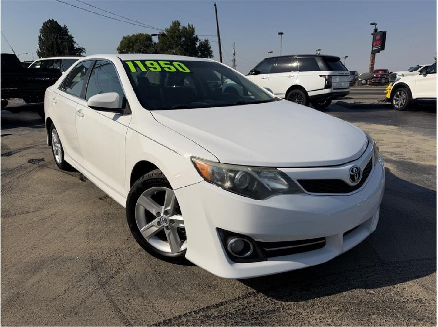 2014 White /No Color Toyota Camry (4T1BF1FK4EU) with an 4-Cyl, 2.5 Liter engine, Automatic, 6-Spd transmission, located at 607 W Columbia Drive, Kennewick, WA, 99336, (509) 987-1069, 46.216743, -119.126404- Photo#6