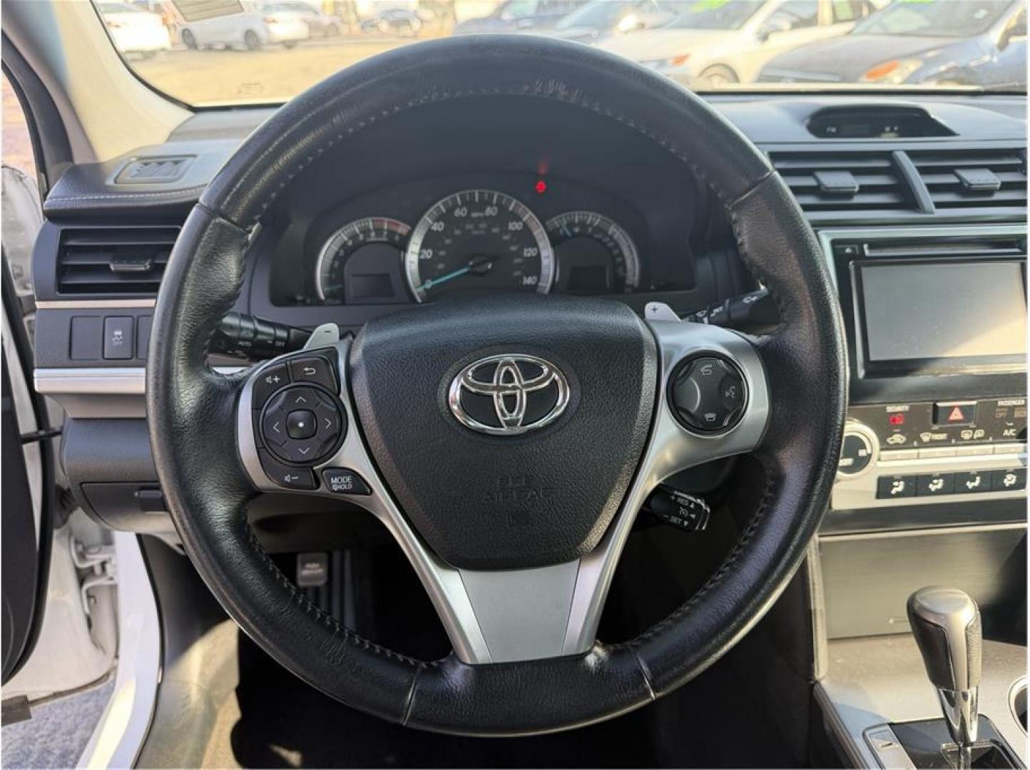 2014 White /No Color Toyota Camry (4T1BF1FK4EU) with an 4-Cyl, 2.5 Liter engine, Automatic, 6-Spd transmission, located at 607 W Columbia Drive, Kennewick, WA, 99336, (509) 987-1069, 46.216743, -119.126404- Photo#9