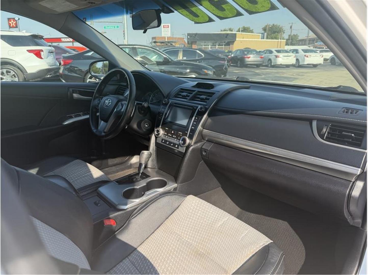 2014 White /No Color Toyota Camry (4T1BF1FK4EU) with an 4-Cyl, 2.5 Liter engine, Automatic, 6-Spd transmission, located at 607 W Columbia Drive, Kennewick, WA, 99336, (509) 987-1069, 46.216743, -119.126404- Photo#13