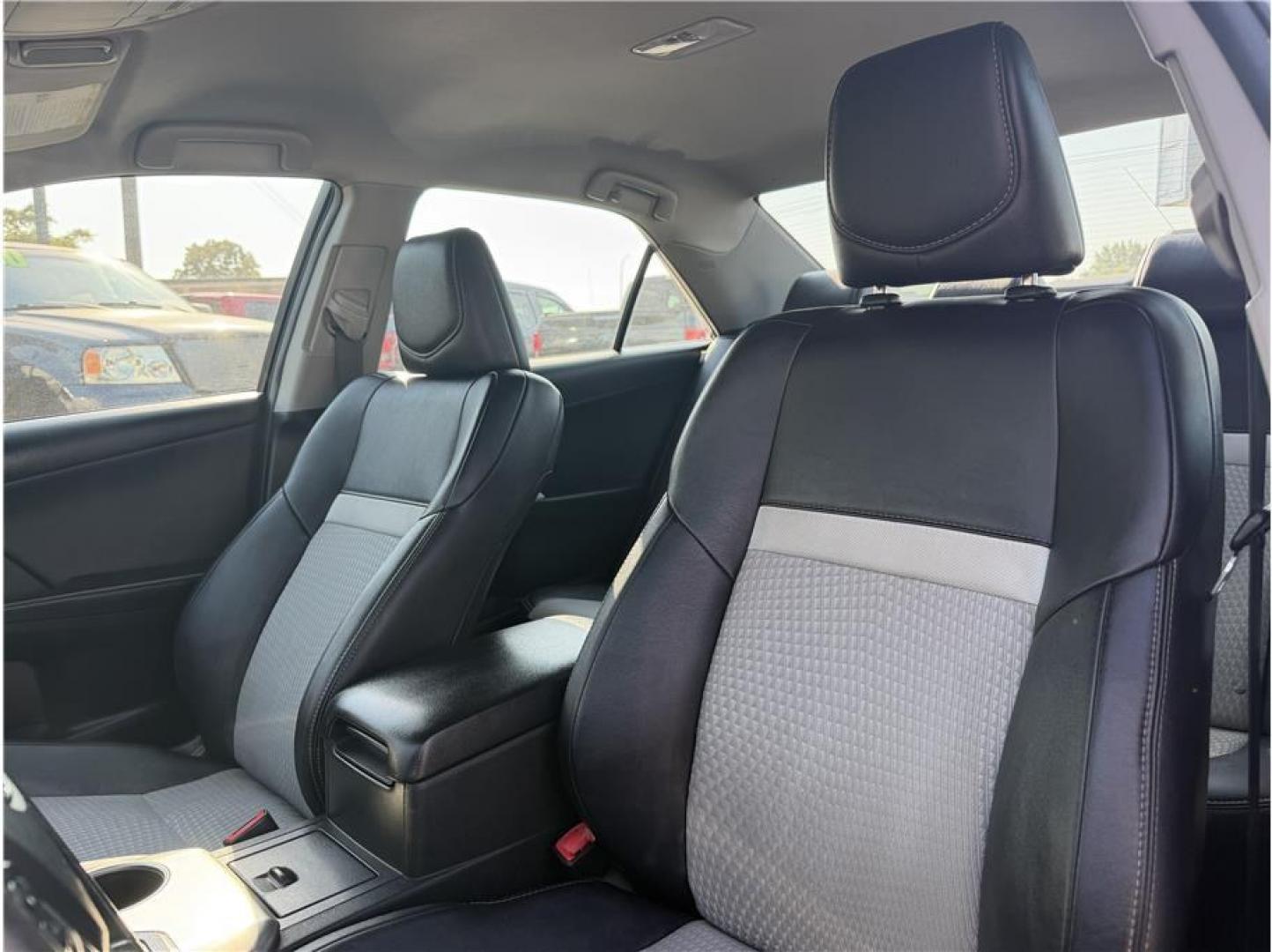 2014 White /No Color Toyota Camry (4T1BF1FK4EU) with an 4-Cyl, 2.5 Liter engine, Automatic, 6-Spd transmission, located at 607 W Columbia Drive, Kennewick, WA, 99336, (509) 987-1069, 46.216743, -119.126404- Photo#15