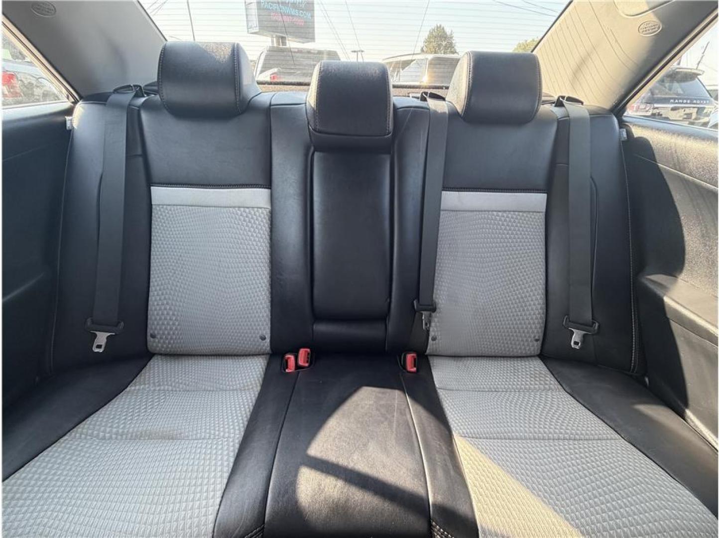 2014 White /No Color Toyota Camry (4T1BF1FK4EU) with an 4-Cyl, 2.5 Liter engine, Automatic, 6-Spd transmission, located at 607 W Columbia Drive, Kennewick, WA, 99336, (509) 987-1069, 46.216743, -119.126404- Photo#16