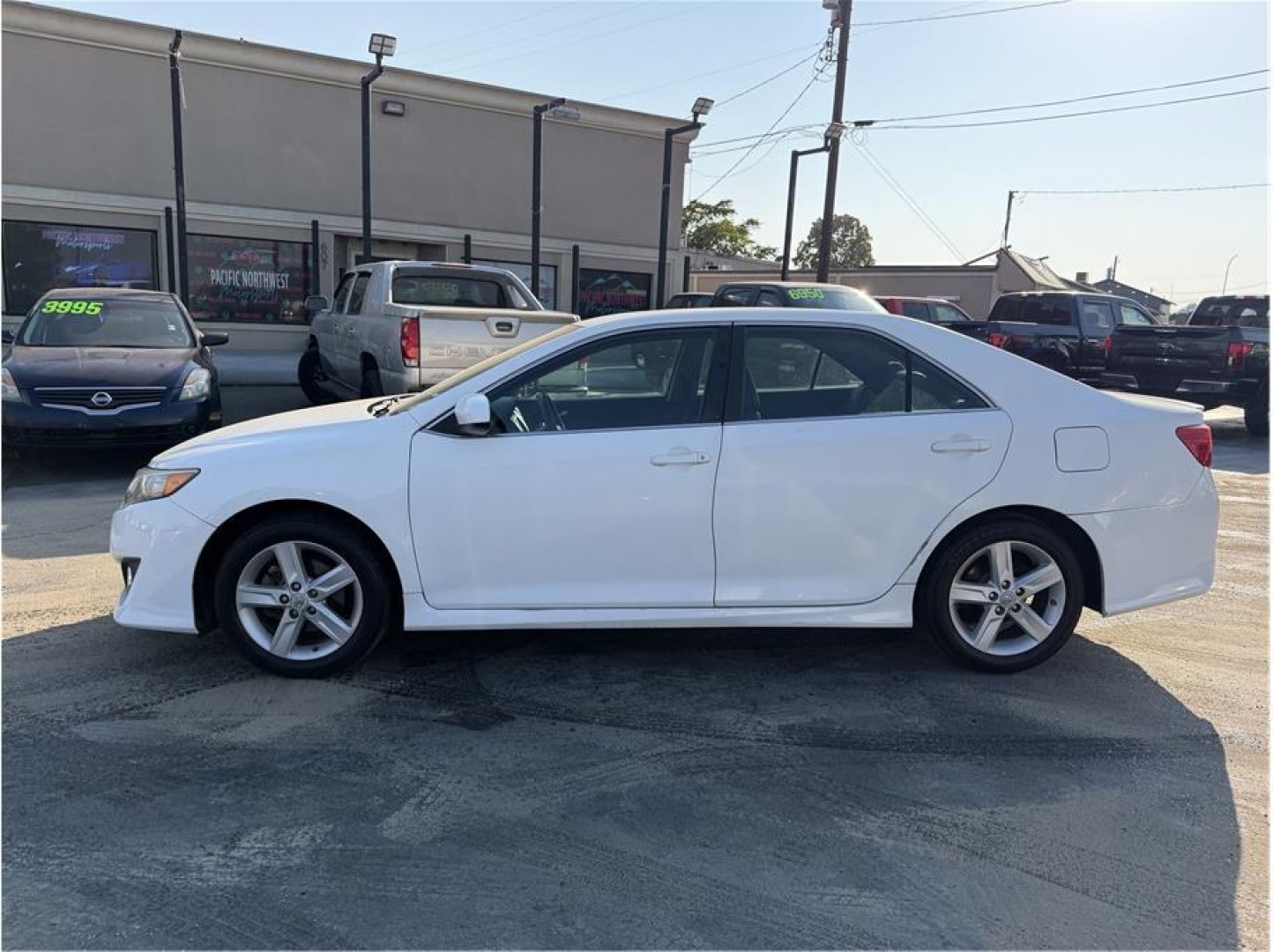 2013 White /No Color Toyota Camry (4T1BF1FK7DU) with an 4-Cyl, 2.5 Liter engine, Automatic, 6-Spd transmission, located at 607 W Columbia Drive, Kennewick, WA, 99336, (509) 987-1069, 46.216743, -119.126404- Photo#1