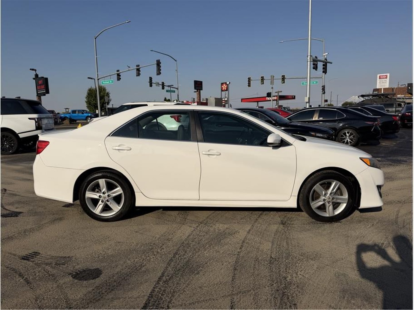2013 White /No Color Toyota Camry (4T1BF1FK7DU) with an 4-Cyl, 2.5 Liter engine, Automatic, 6-Spd transmission, located at 607 W Columbia Drive, Kennewick, WA, 99336, (509) 987-1069, 46.216743, -119.126404- Photo#5