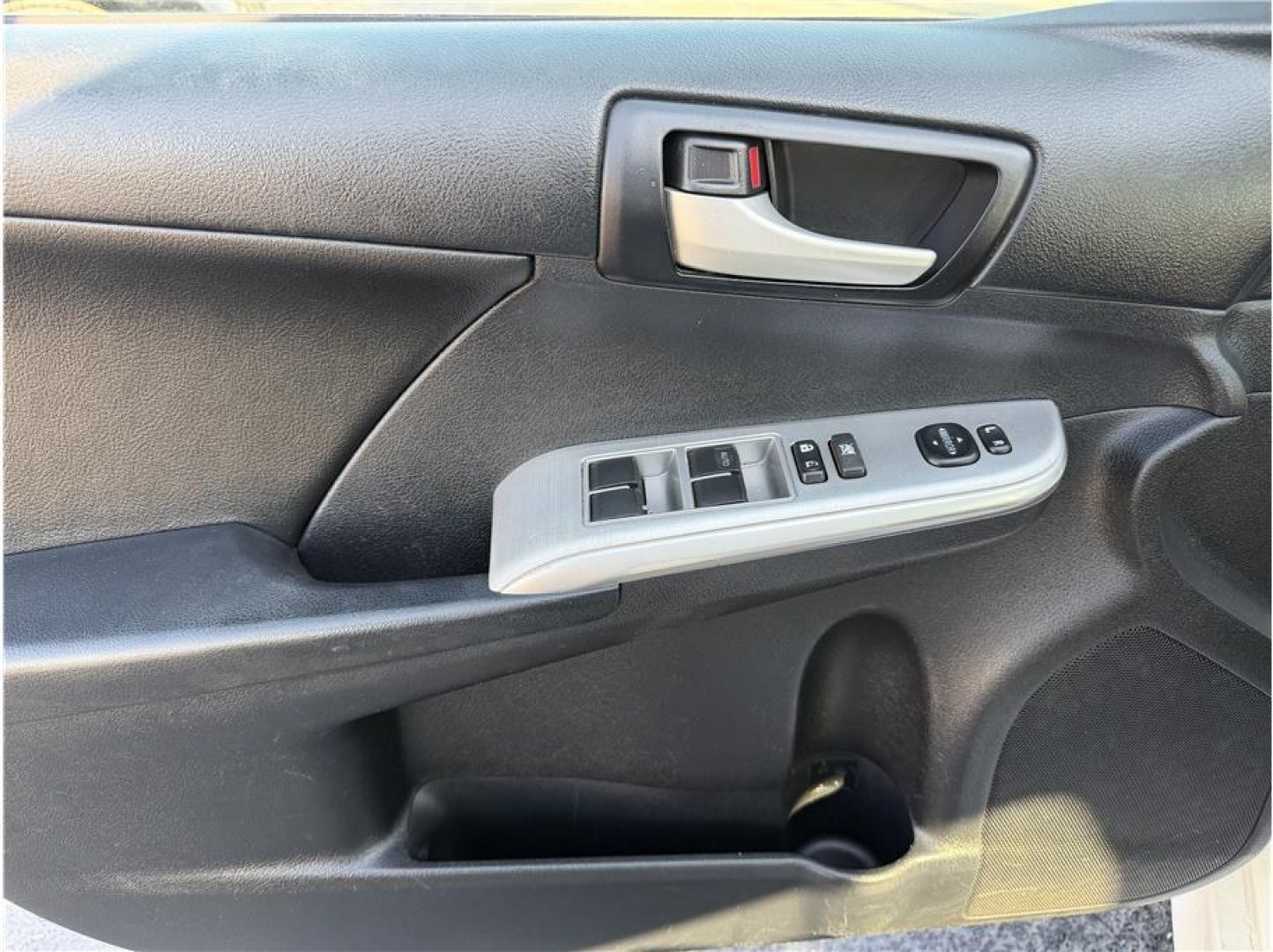 2013 White /No Color Toyota Camry (4T1BF1FK7DU) with an 4-Cyl, 2.5 Liter engine, Automatic, 6-Spd transmission, located at 607 W Columbia Drive, Kennewick, WA, 99336, (509) 987-1069, 46.216743, -119.126404- Photo#7