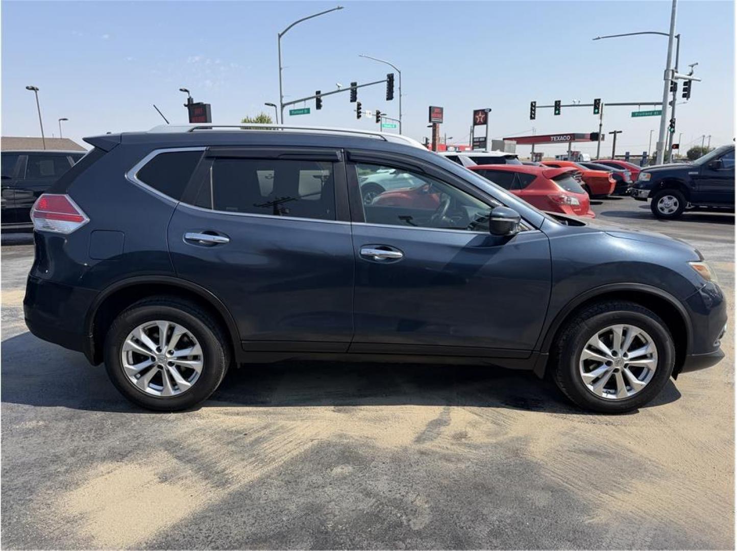2015 Blue /No Color Nissan Rogue (5N1AT2MV6FC) with an 4-Cyl, 2.5 Liter engine, Auto, CVT Xtronic transmission, located at 607 W Columbia Drive, Kennewick, WA, 99336, (509) 987-1069, 46.216743, -119.126404- Photo#5