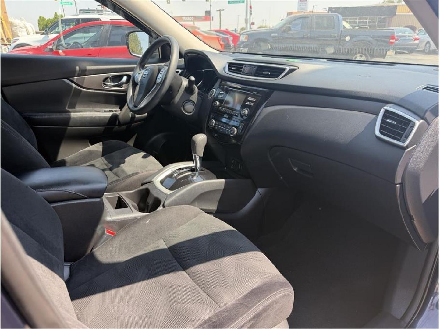 2015 Blue /No Color Nissan Rogue (5N1AT2MV6FC) with an 4-Cyl, 2.5 Liter engine, Auto, CVT Xtronic transmission, located at 607 W Columbia Drive, Kennewick, WA, 99336, (509) 987-1069, 46.216743, -119.126404- Photo#15