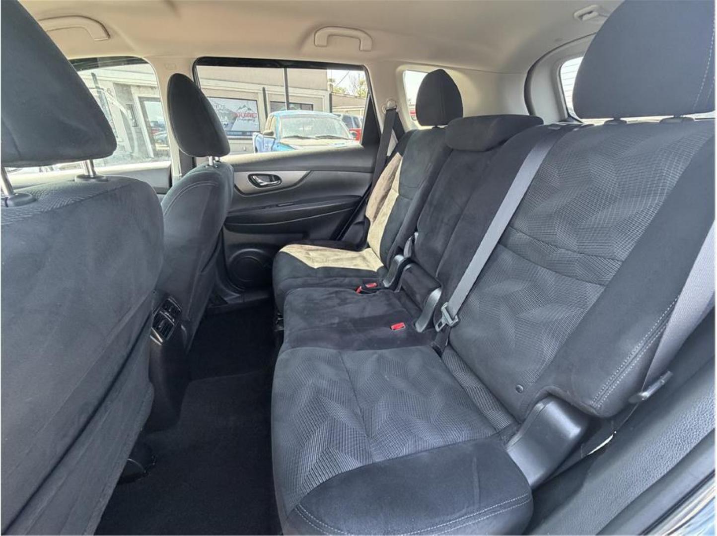 2015 Blue /No Color Nissan Rogue (5N1AT2MV6FC) with an 4-Cyl, 2.5 Liter engine, Auto, CVT Xtronic transmission, located at 607 W Columbia Drive, Kennewick, WA, 99336, (509) 987-1069, 46.216743, -119.126404- Photo#16