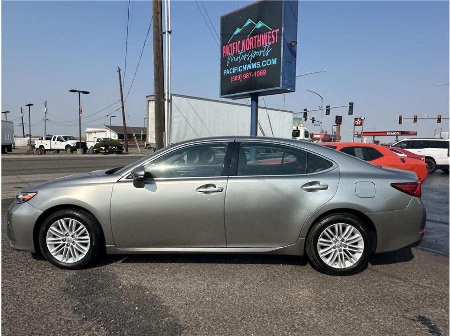 2018 Gray /No Color Lexus ES (58ABK1GG1JU) with an V6, 3.5 Liter engine, Auto, 6-Spd Seq Shft transmission, located at 607 W Columbia Drive, Kennewick, WA, 99336, (509) 987-1069, 46.216743, -119.126404- Photo#1