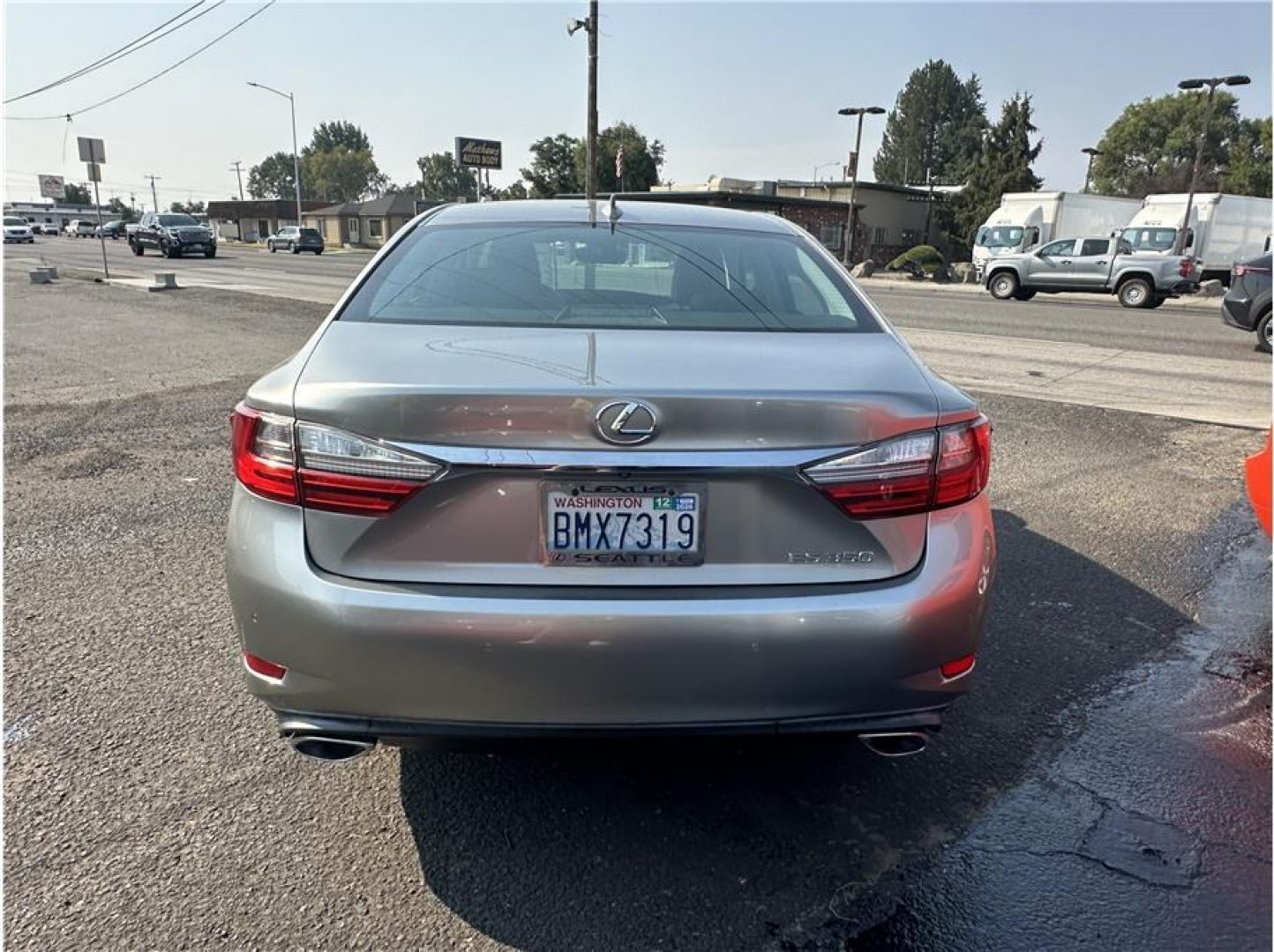 2018 Gray /No Color Lexus ES (58ABK1GG1JU) with an V6, 3.5 Liter engine, Auto, 6-Spd Seq Shft transmission, located at 607 W Columbia Drive, Kennewick, WA, 99336, (509) 987-1069, 46.216743, -119.126404- Photo#3