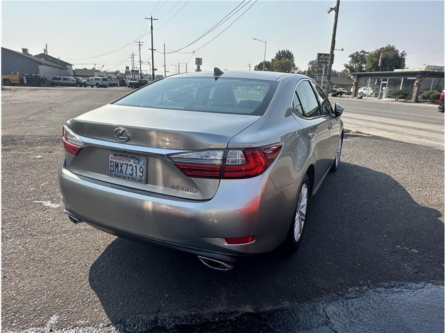 2018 Gray /No Color Lexus ES (58ABK1GG1JU) with an V6, 3.5 Liter engine, Auto, 6-Spd Seq Shft transmission, located at 607 W Columbia Drive, Kennewick, WA, 99336, (509) 987-1069, 46.216743, -119.126404- Photo#4