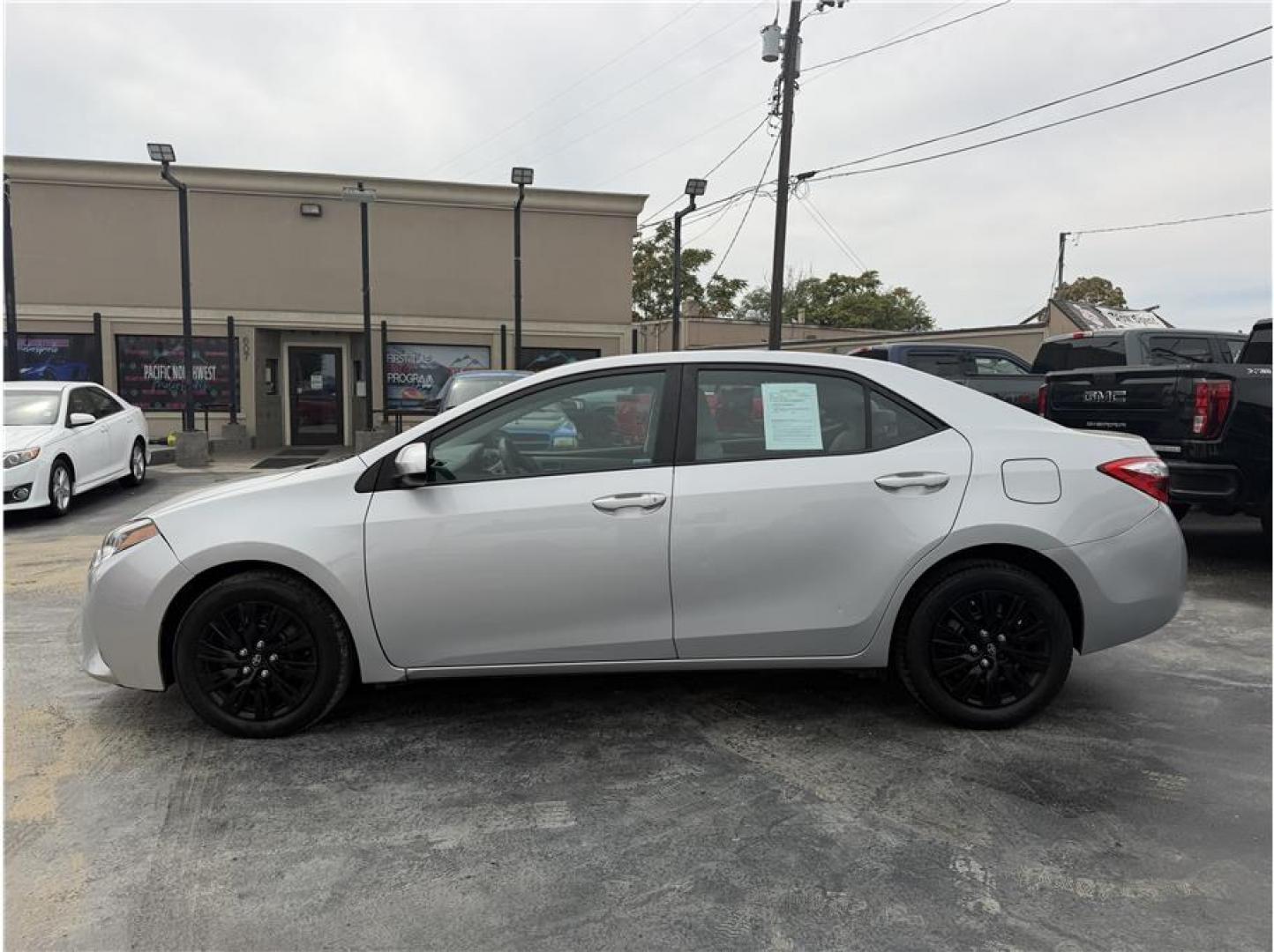 2015 Silver /No Color Toyota Corolla (2T1BURHE0FC) with an 4-Cyl, 1.8 Liter engine, Automatic, CVTi-S transmission, located at 607 W Columbia Drive, Kennewick, WA, 99336, (509) 987-1069, 46.216743, -119.126404- Photo#2