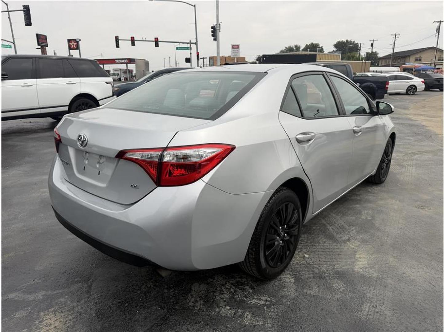 2015 Silver /No Color Toyota Corolla (2T1BURHE0FC) with an 4-Cyl, 1.8 Liter engine, Automatic, CVTi-S transmission, located at 607 W Columbia Drive, Kennewick, WA, 99336, (509) 987-1069, 46.216743, -119.126404- Photo#5