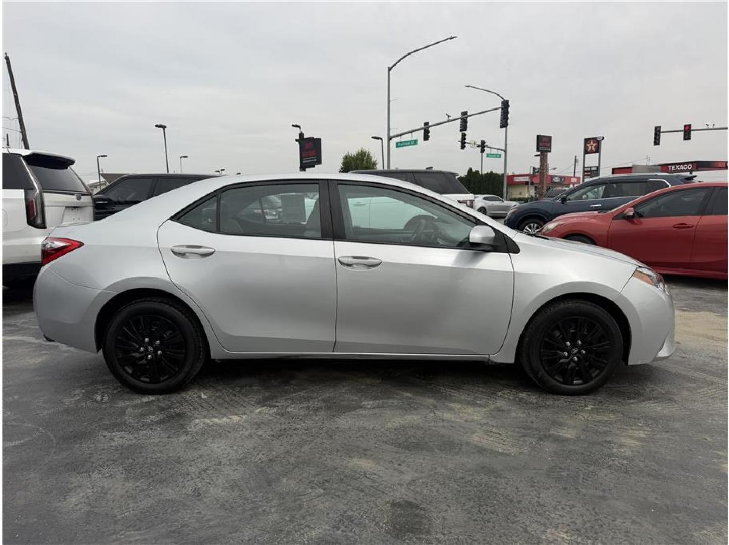 2015 Silver /No Color Toyota Corolla (2T1BURHE0FC) with an 4-Cyl, 1.8 Liter engine, Automatic, CVTi-S transmission, located at 607 W Columbia Drive, Kennewick, WA, 99336, (509) 987-1069, 46.216743, -119.126404- Photo#6