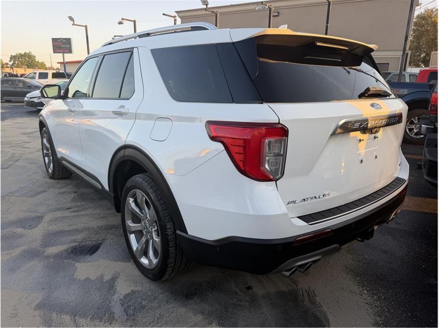 2020 White /No Color Ford Explorer (1FM5K8HC7LG) with an V6, EcoBoost, Twin Turbo, 3.0 Liter engine, Automatic, 10-Spd w/SelectShift transmission, located at 607 W Columbia Drive, Kennewick, WA, 99336, (509) 987-1069, 46.216743, -119.126404- Photo#2