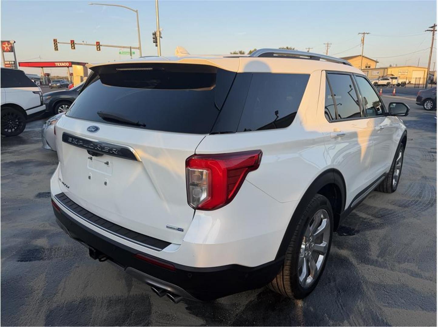 2020 White /No Color Ford Explorer (1FM5K8HC7LG) with an V6, EcoBoost, Twin Turbo, 3.0 Liter engine, Automatic, 10-Spd w/SelectShift transmission, located at 607 W Columbia Drive, Kennewick, WA, 99336, (509) 987-1069, 46.216743, -119.126404- Photo#4