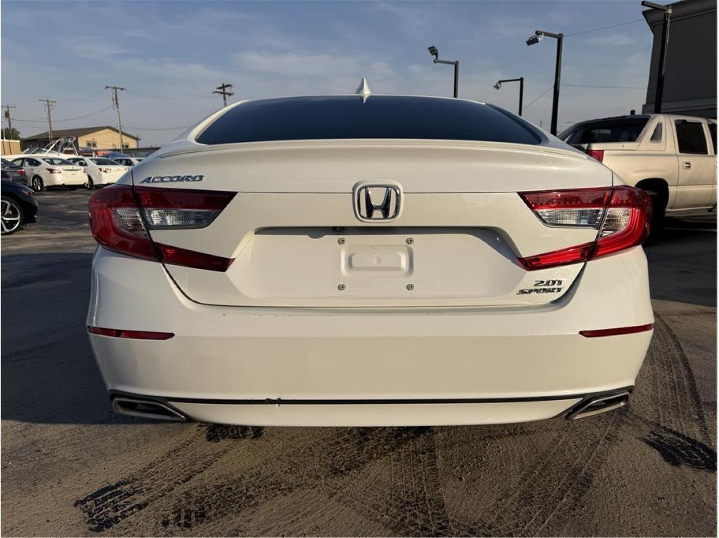 2019 White /No Color Honda Accord (1HGCV2F32KA) with an 4-Cyl, VTEC, Turbo, 2.0 Liter engine, Automatic, 10-Spd transmission, located at 607 W Columbia Drive, Kennewick, WA, 99336, (509) 987-1069, 46.216743, -119.126404- Photo#3