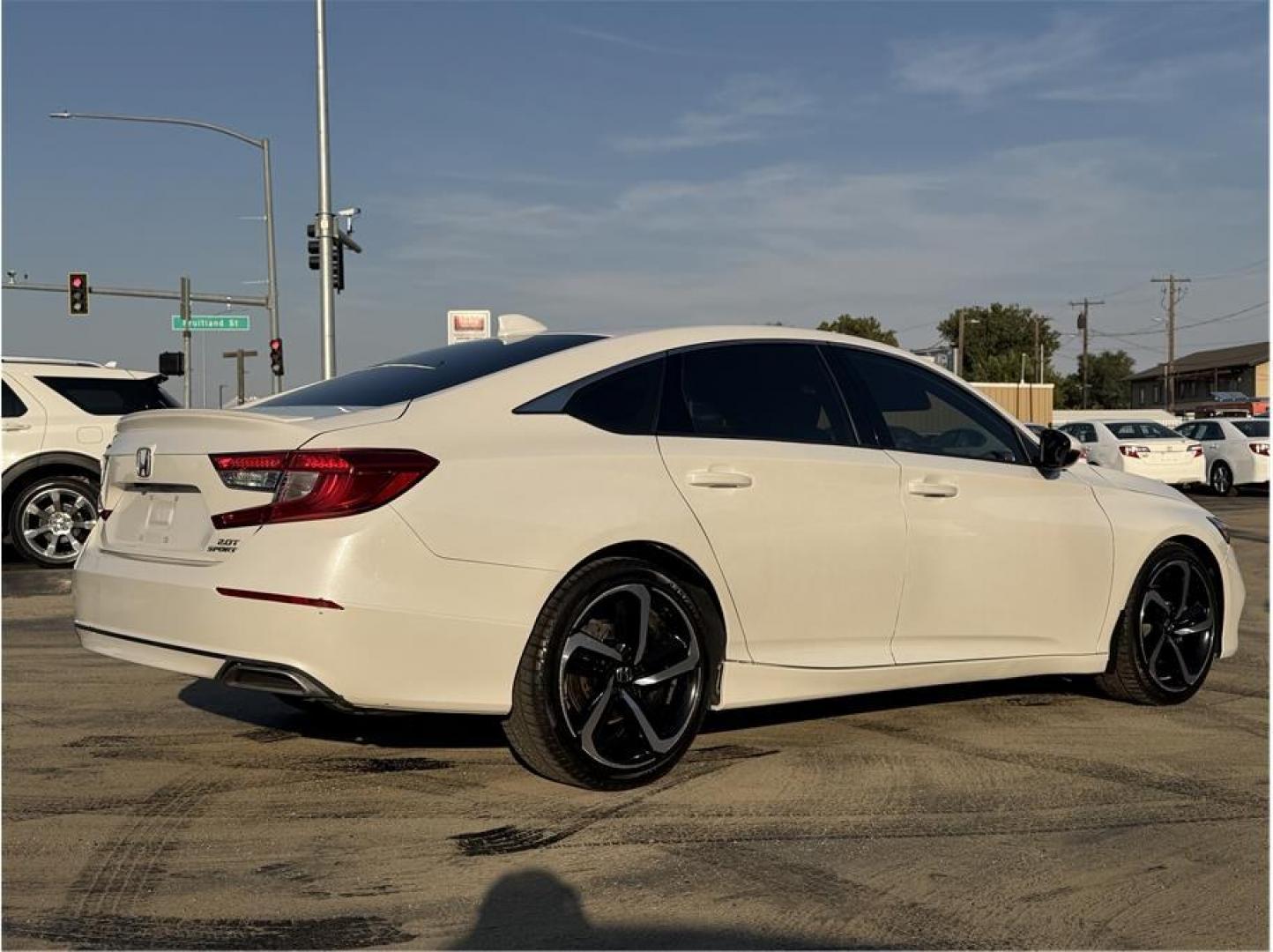 2019 White /No Color Honda Accord (1HGCV2F32KA) with an 4-Cyl, VTEC, Turbo, 2.0 Liter engine, Automatic, 10-Spd transmission, located at 607 W Columbia Drive, Kennewick, WA, 99336, (509) 987-1069, 46.216743, -119.126404- Photo#4