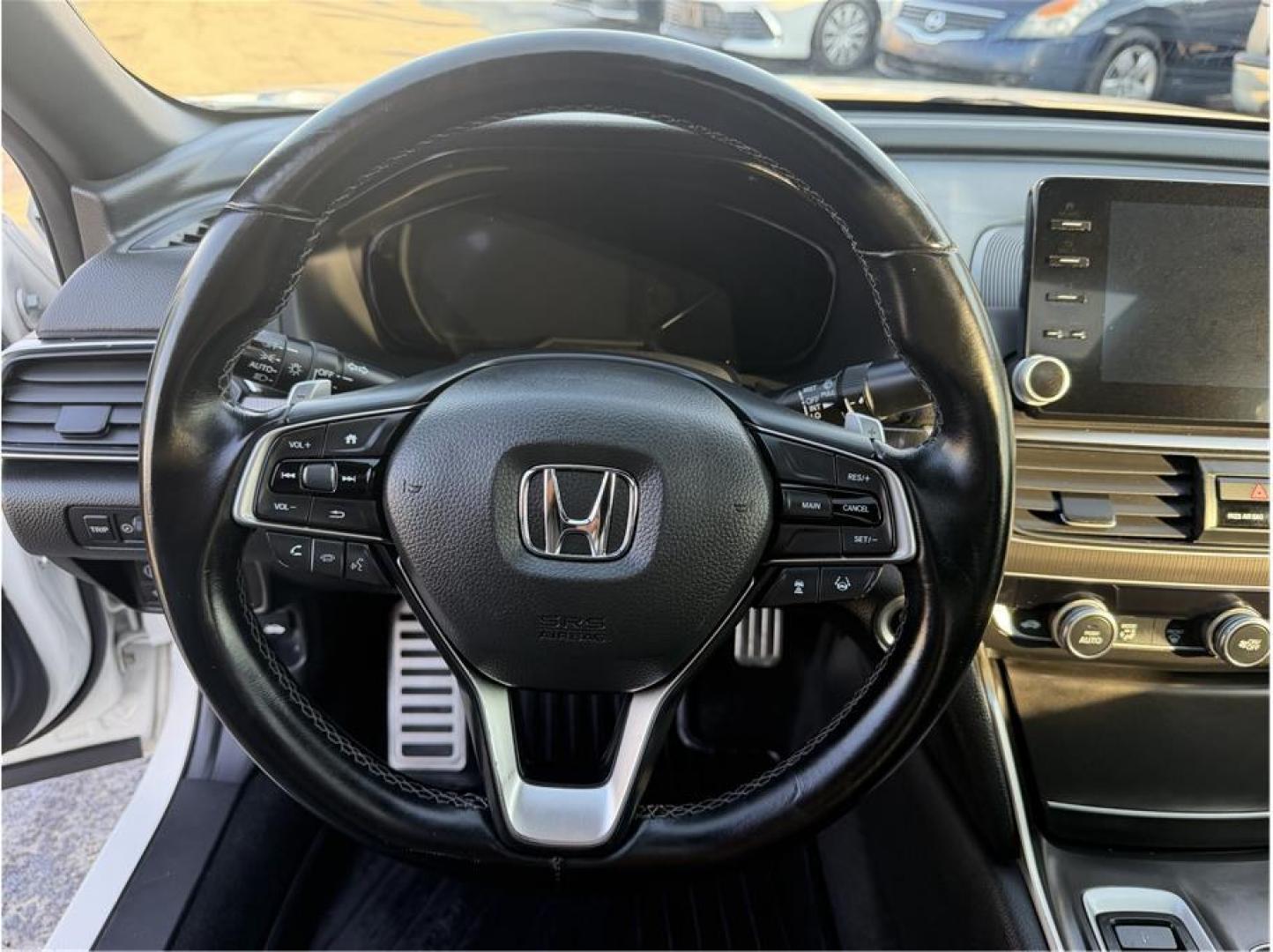 2019 White /No Color Honda Accord (1HGCV2F32KA) with an 4-Cyl, VTEC, Turbo, 2.0 Liter engine, Automatic, 10-Spd transmission, located at 607 W Columbia Drive, Kennewick, WA, 99336, (509) 987-1069, 46.216743, -119.126404- Photo#9