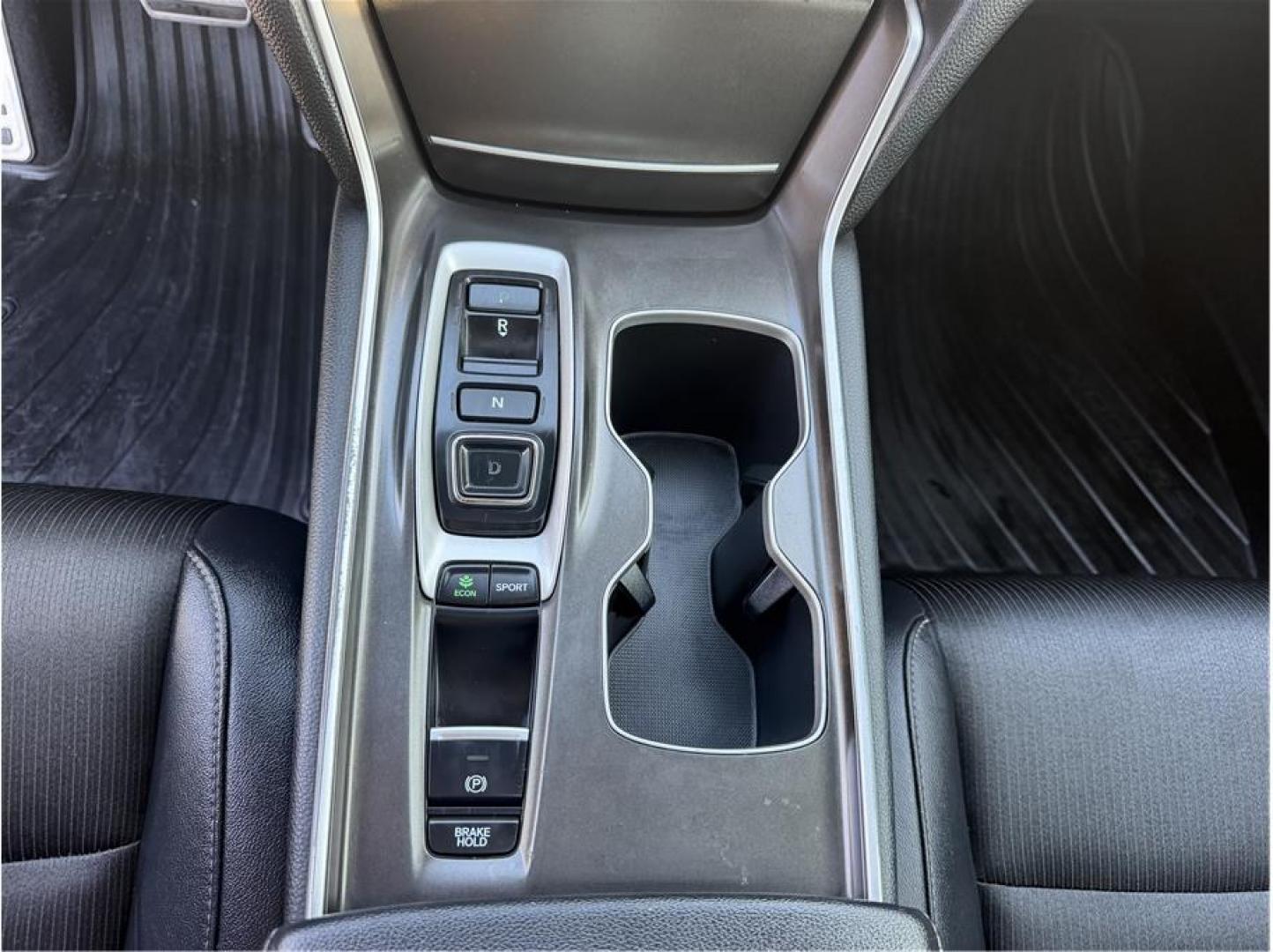 2019 White /No Color Honda Accord (1HGCV2F32KA) with an 4-Cyl, VTEC, Turbo, 2.0 Liter engine, Automatic, 10-Spd transmission, located at 607 W Columbia Drive, Kennewick, WA, 99336, (509) 987-1069, 46.216743, -119.126404- Photo#12