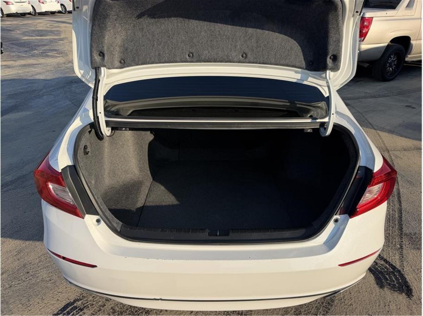 2019 White /No Color Honda Accord (1HGCV2F32KA) with an 4-Cyl, VTEC, Turbo, 2.0 Liter engine, Automatic, 10-Spd transmission, located at 607 W Columbia Drive, Kennewick, WA, 99336, (509) 987-1069, 46.216743, -119.126404- Photo#20