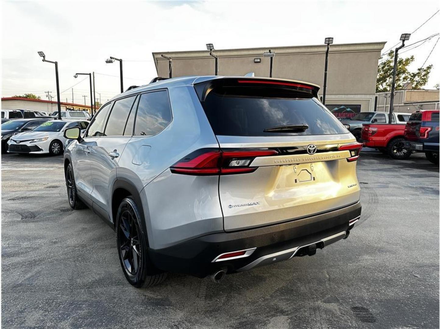 2024 No Color /No Color Toyota Grand Highlander Hybrid (5TDADAB50RS) with an 4-Cyl, Hybrid, Turbo, 2.4 Liter engine, Automatic, 6-Spd transmission, located at 607 W Columbia Drive, Kennewick, WA, 99336, (509) 987-1069, 46.216743, -119.126404- Photo#2