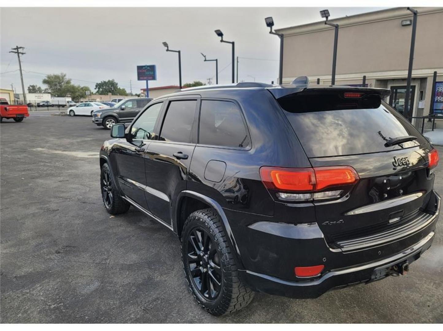 2018 Black /No Color Jeep Grand Cherokee (1C4RJFAG8JC) with an V6, VVT, 3.6 Liter engine, Automatic, 8-Spd transmission, located at 607 W Columbia Drive, Kennewick, WA, 99336, (509) 987-1069, 46.216743, -119.126404- Photo#4