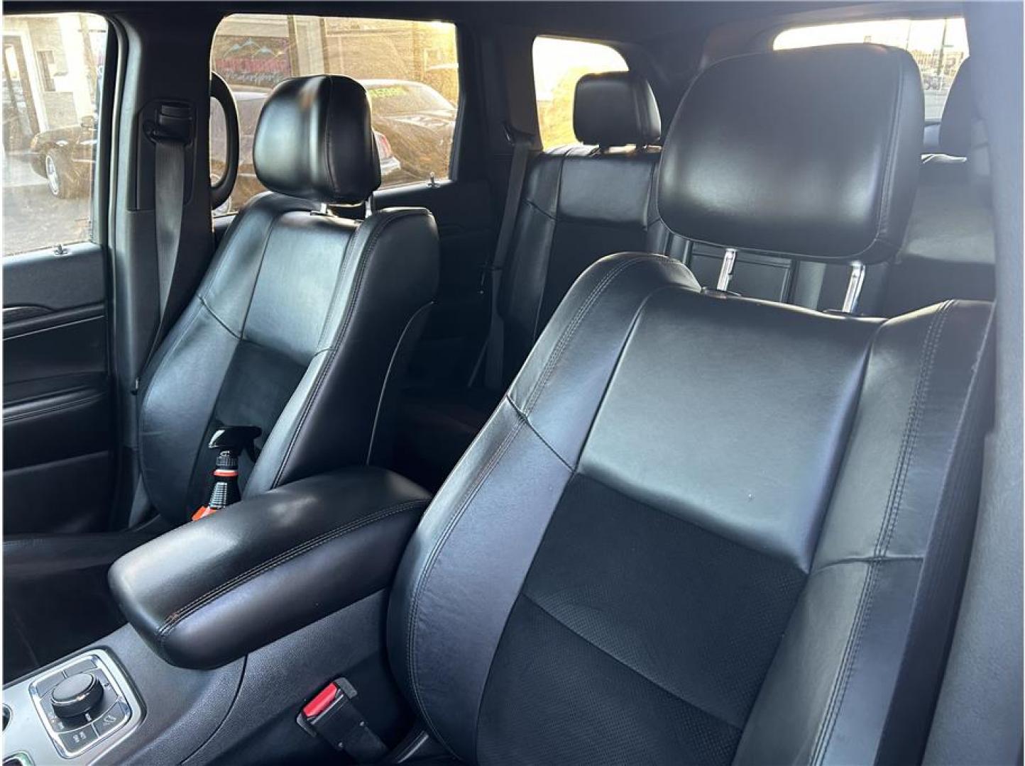 2018 Black /No Color Jeep Grand Cherokee (1C4RJFAG8JC) with an V6, VVT, 3.6 Liter engine, Automatic, 8-Spd transmission, located at 607 W Columbia Drive, Kennewick, WA, 99336, (509) 987-1069, 46.216743, -119.126404- Photo#12