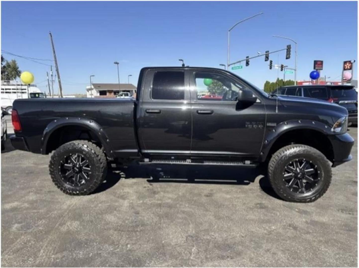 2018 Black /No Color Ram 1500 Quad Cab (1C6RR7FT7JS) with an V8, HEMI, 5.7 Liter engine, Automatic, 8-Spd transmission, located at 607 W Columbia Drive, Kennewick, WA, 99336, (509) 987-1069, 46.216743, -119.126404- Photo#2