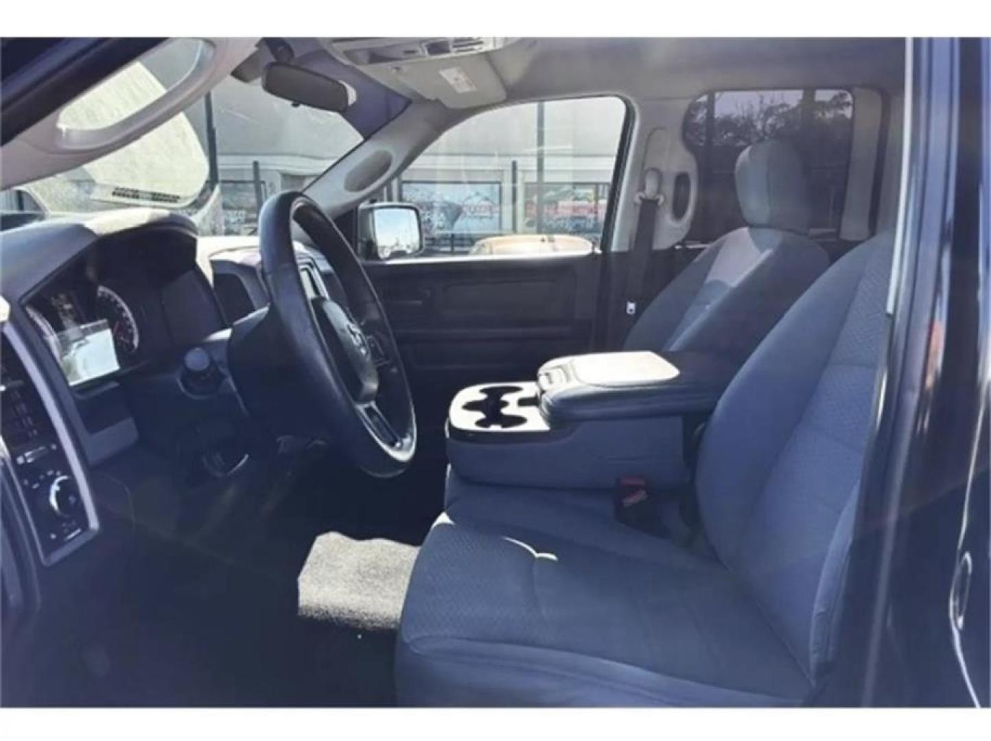 2018 Black /No Color Ram 1500 Quad Cab (1C6RR7FT7JS) with an V8, HEMI, 5.7 Liter engine, Automatic, 8-Spd transmission, located at 607 W Columbia Drive, Kennewick, WA, 99336, (509) 987-1069, 46.216743, -119.126404- Photo#7