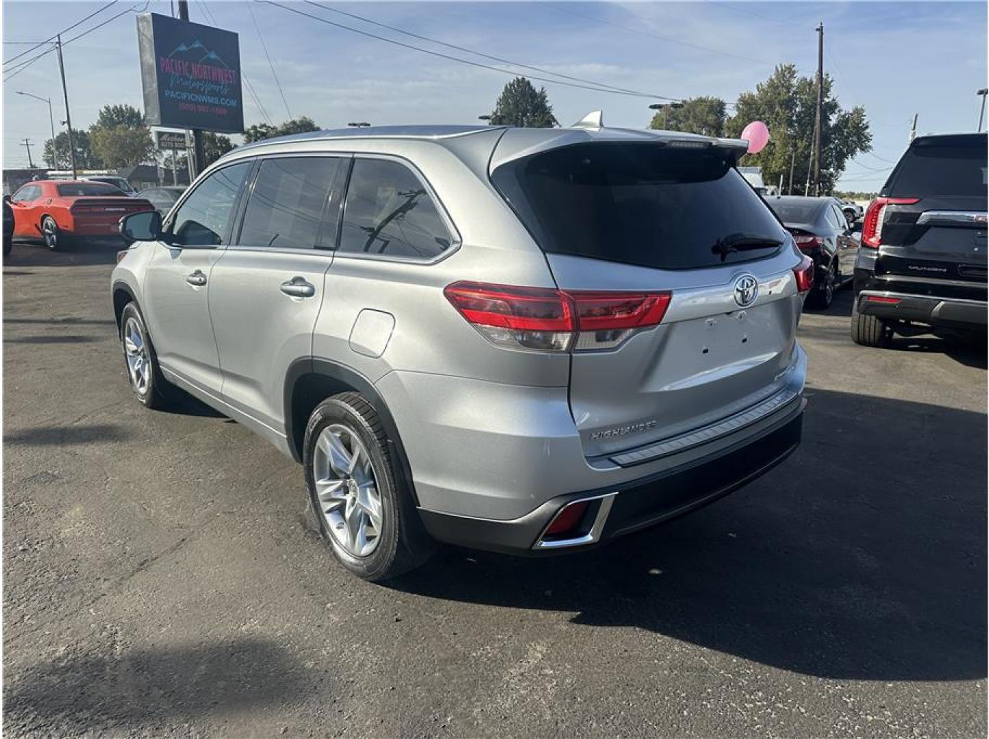 2017 Silver /No Color Toyota Highlander (5TDDZRFH1HS) with an V6, 3.5 Liter engine, Automatic, 8-Spd transmission, located at 607 W Columbia Drive, Kennewick, WA, 99336, (509) 987-1069, 46.216743, -119.126404- Photo#7