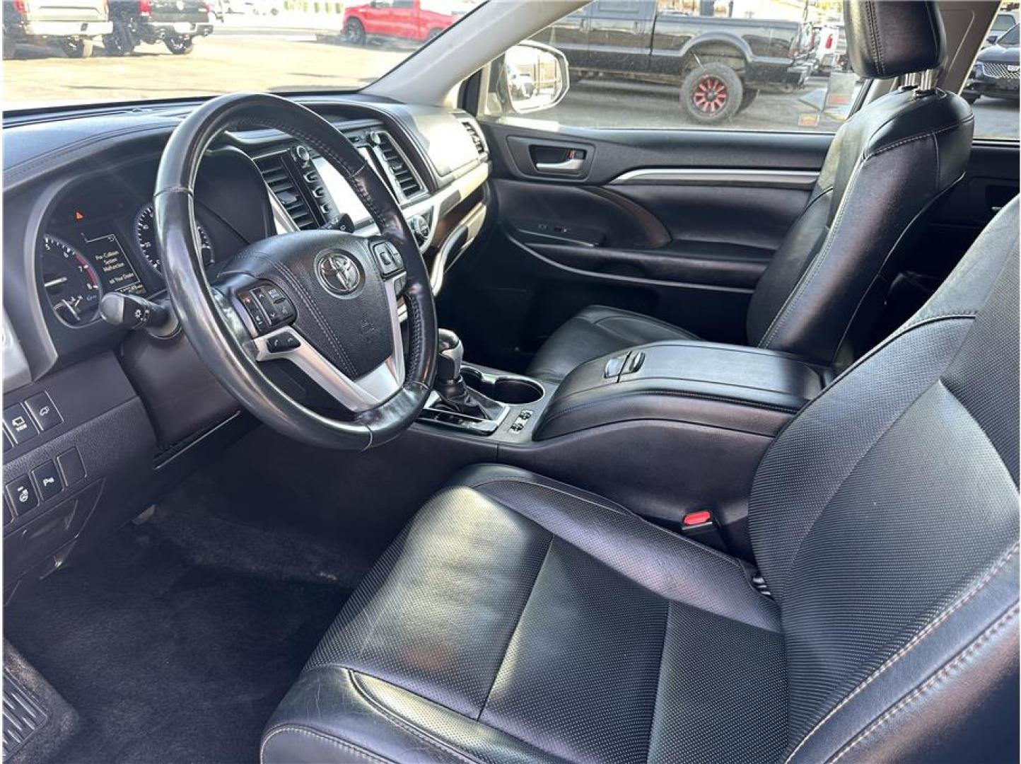 2017 Silver /No Color Toyota Highlander (5TDDZRFH1HS) with an V6, 3.5 Liter engine, Automatic, 8-Spd transmission, located at 607 W Columbia Drive, Kennewick, WA, 99336, (509) 987-1069, 46.216743, -119.126404- Photo#10